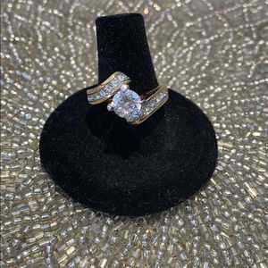 Beautiful Gold Tone & Cubic Zirconia costume Ring